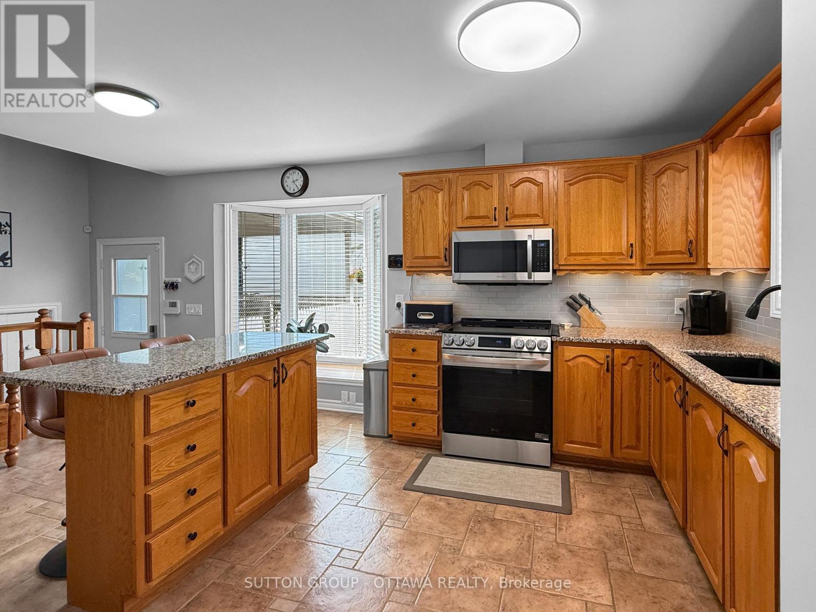 1888 Belvedere Crescent Property Photo 7