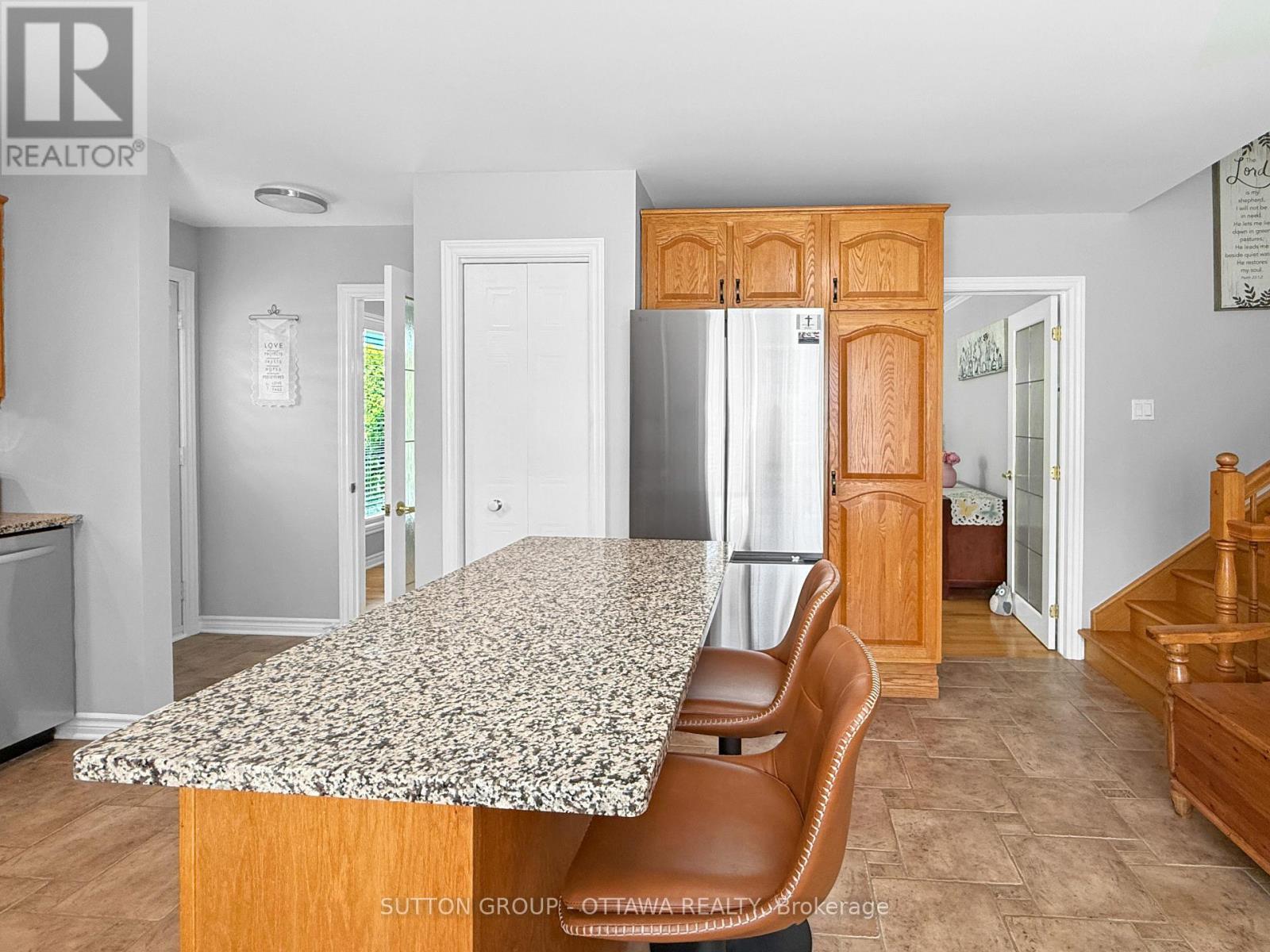 1888 Belvedere Crescent Property Photo 8