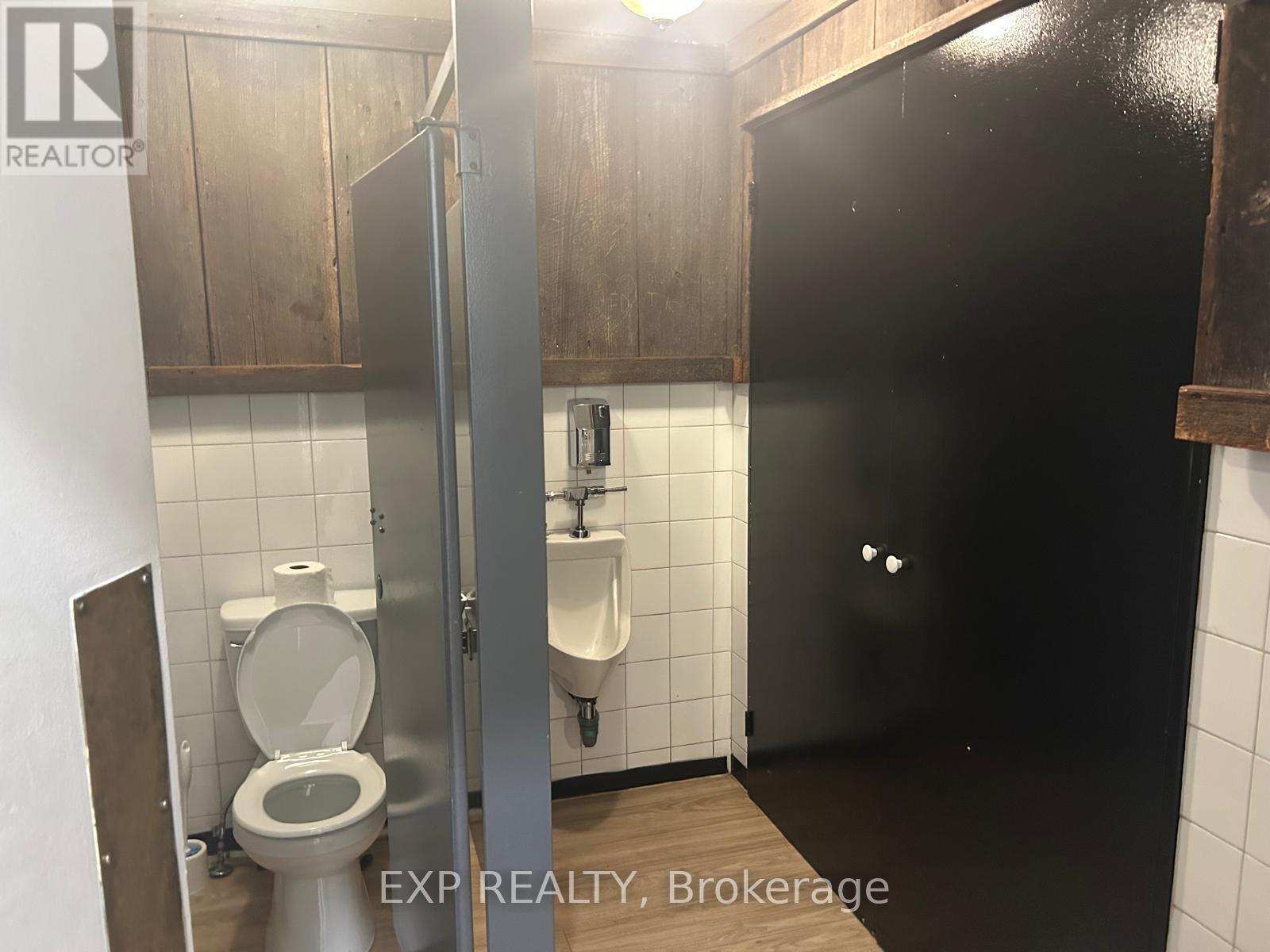 Office 1 - 1665 Bank Street Property Photo 12