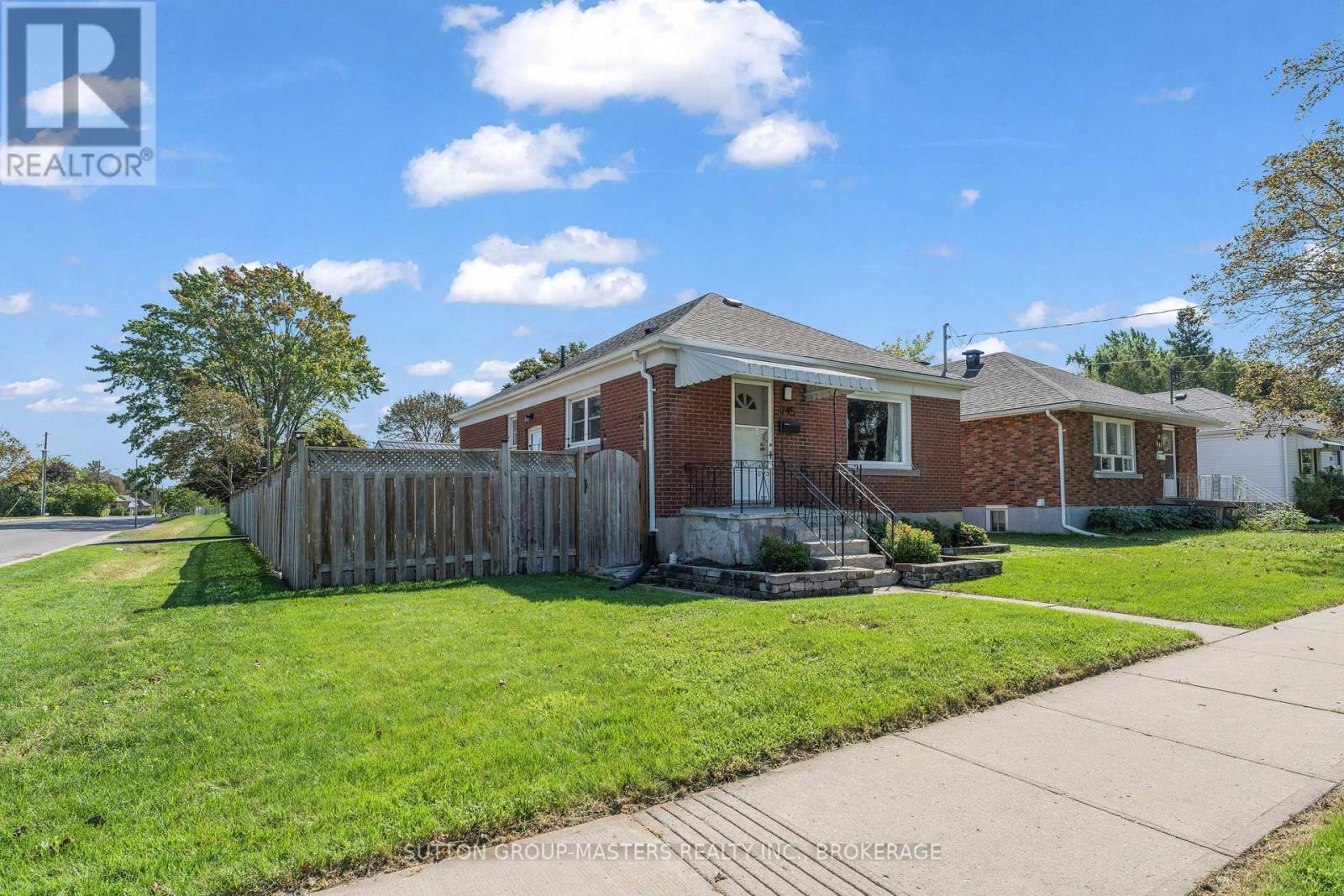 945 Victoria Street Property Photo 2