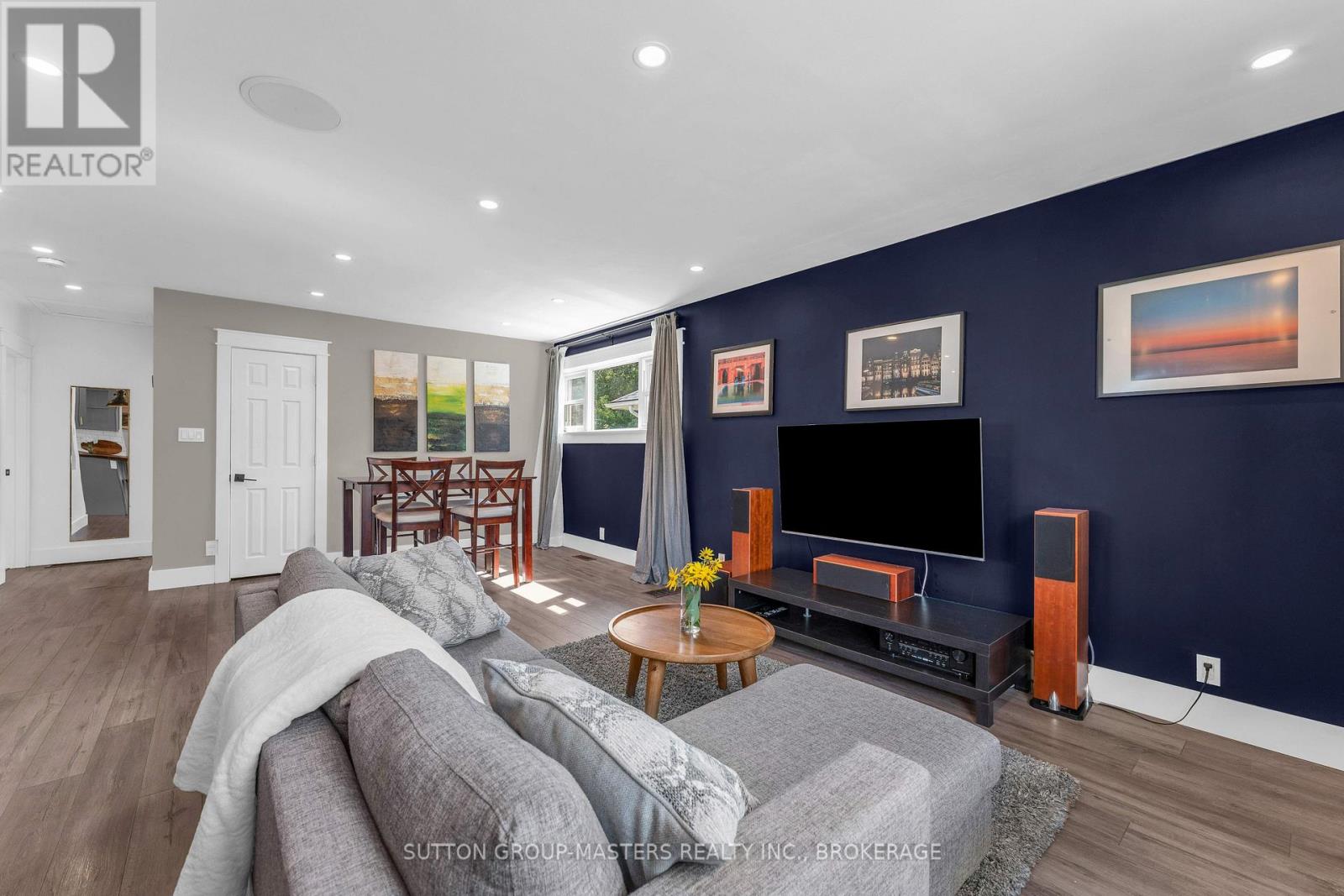 945 Victoria Street Property Photo 4