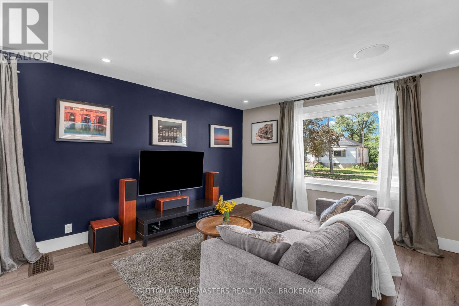 945 Victoria Street Property Photo 5