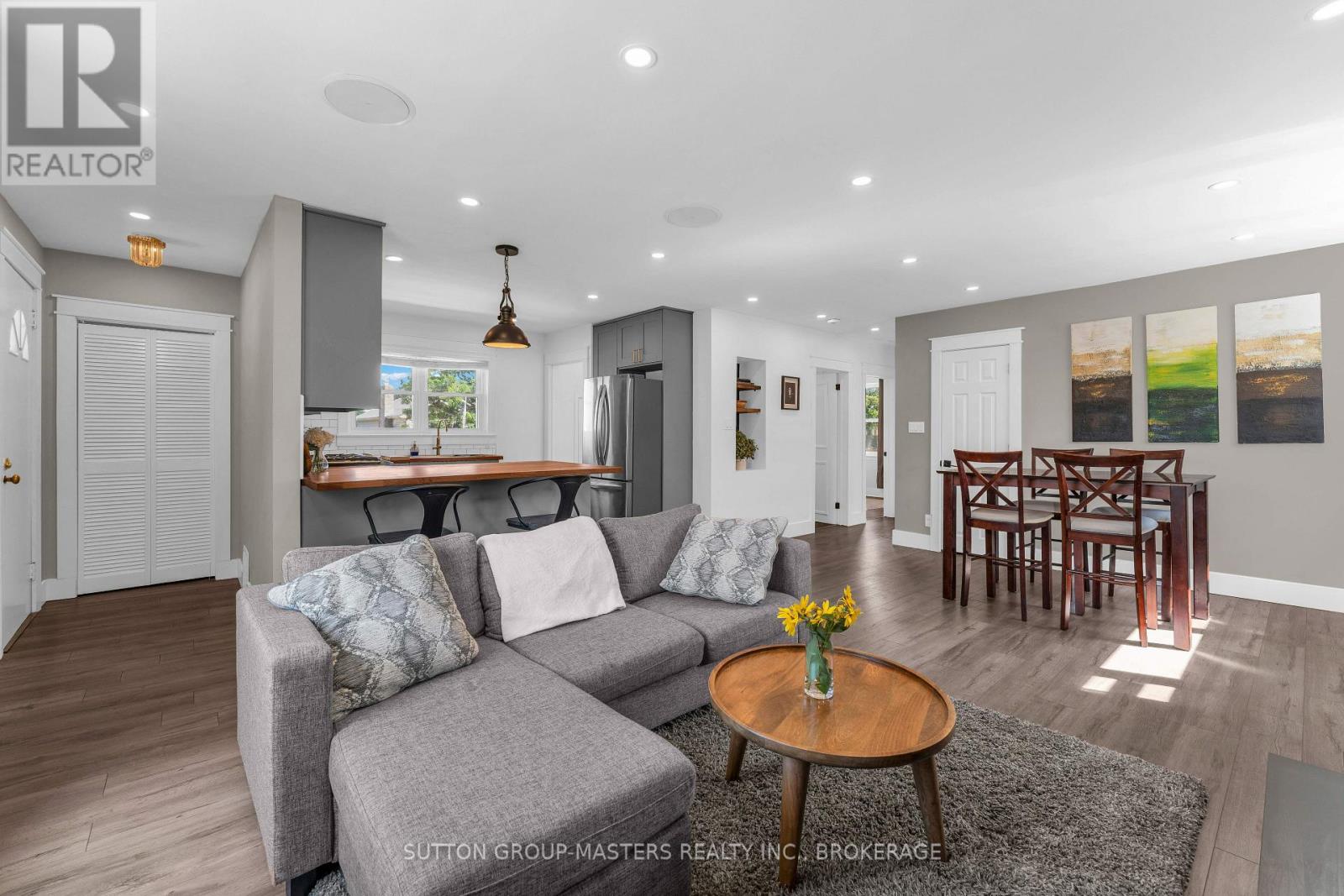 945 Victoria Street Property Photo 6