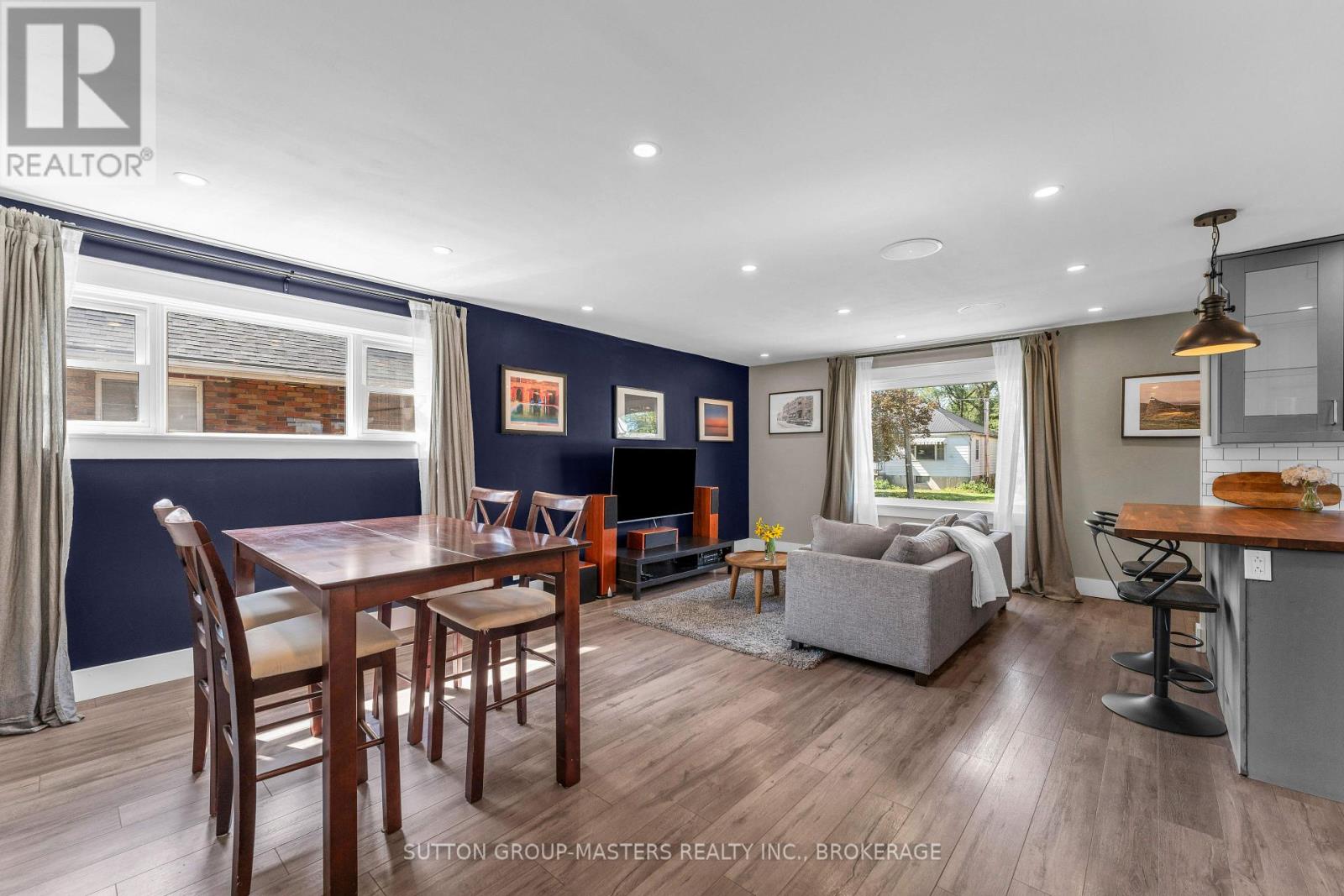 945 Victoria Street Property Photo 7
