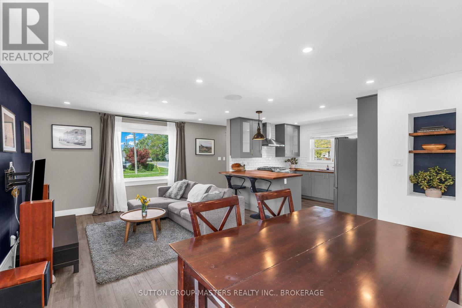 945 Victoria Street Property Photo 8