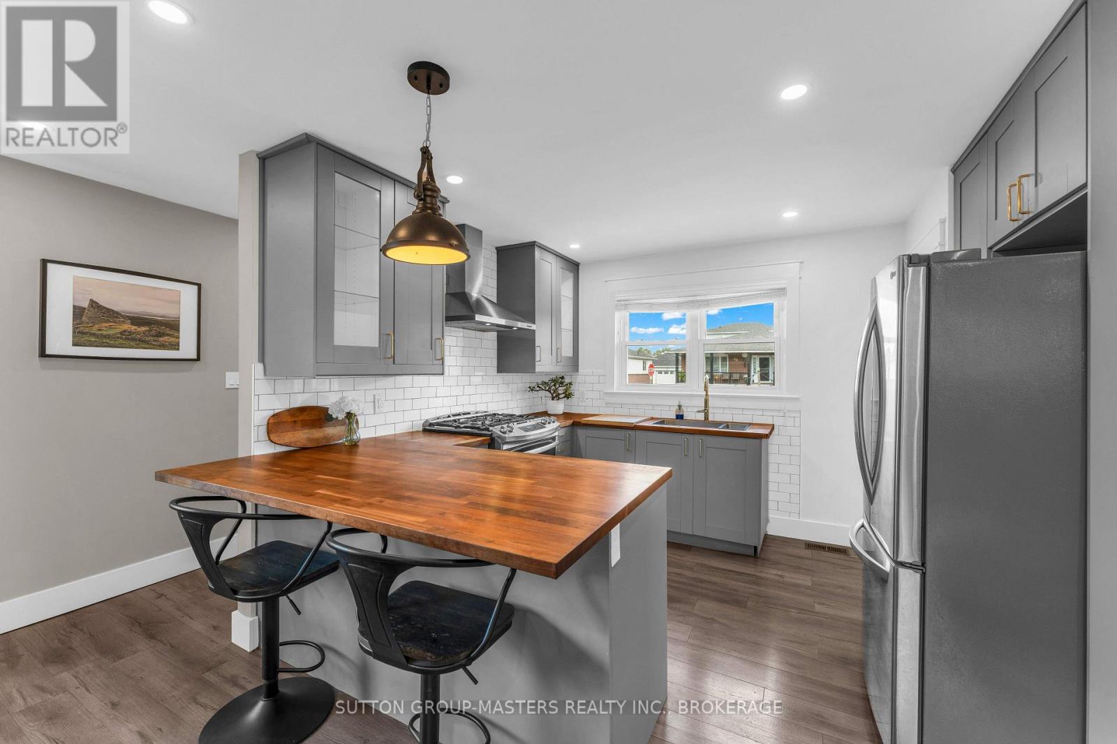 945 Victoria Street Property Photo 10
