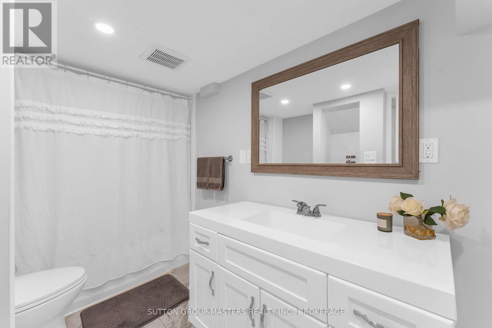 945 Victoria Street Property Photo 26