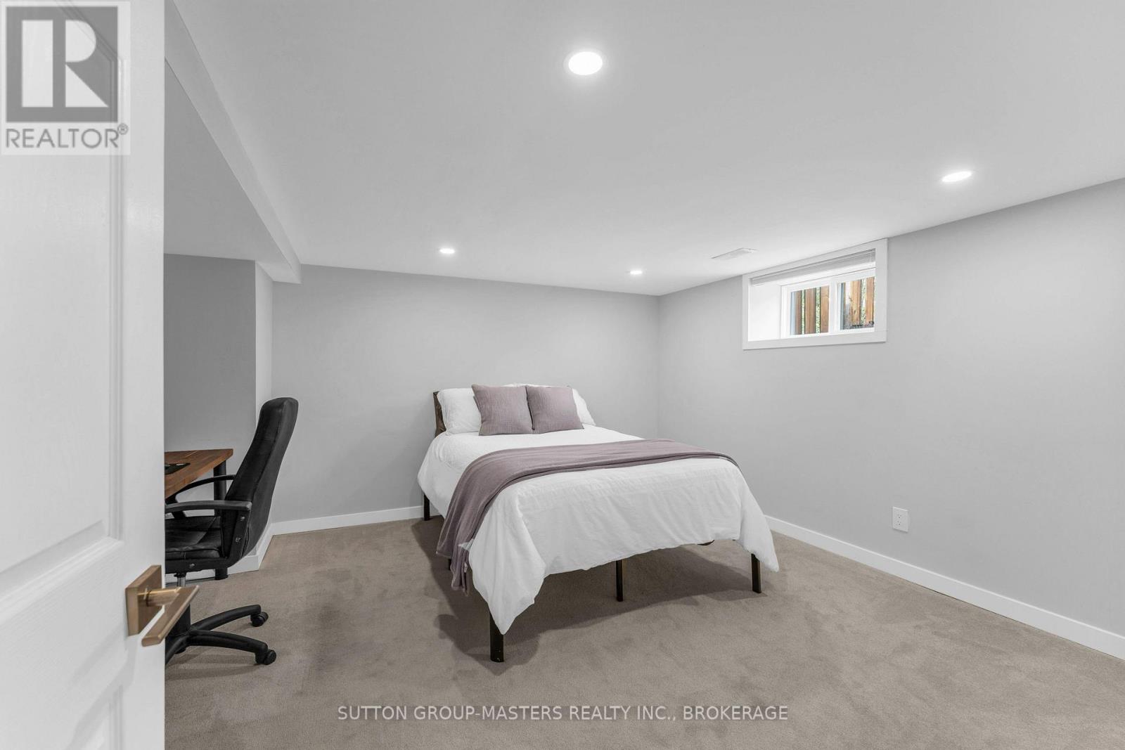 945 Victoria Street Property Photo 27