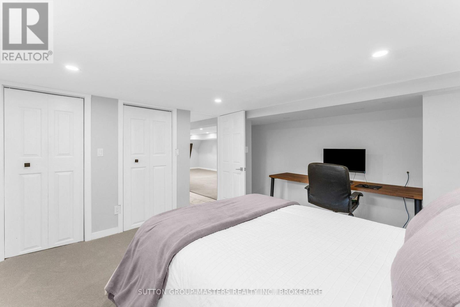 945 Victoria Street Property Photo 28