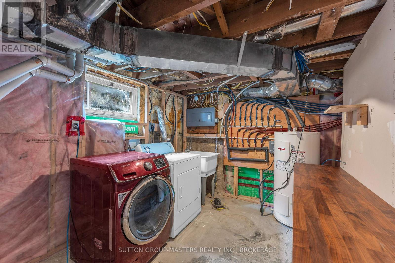 945 Victoria Street Property Photo 29