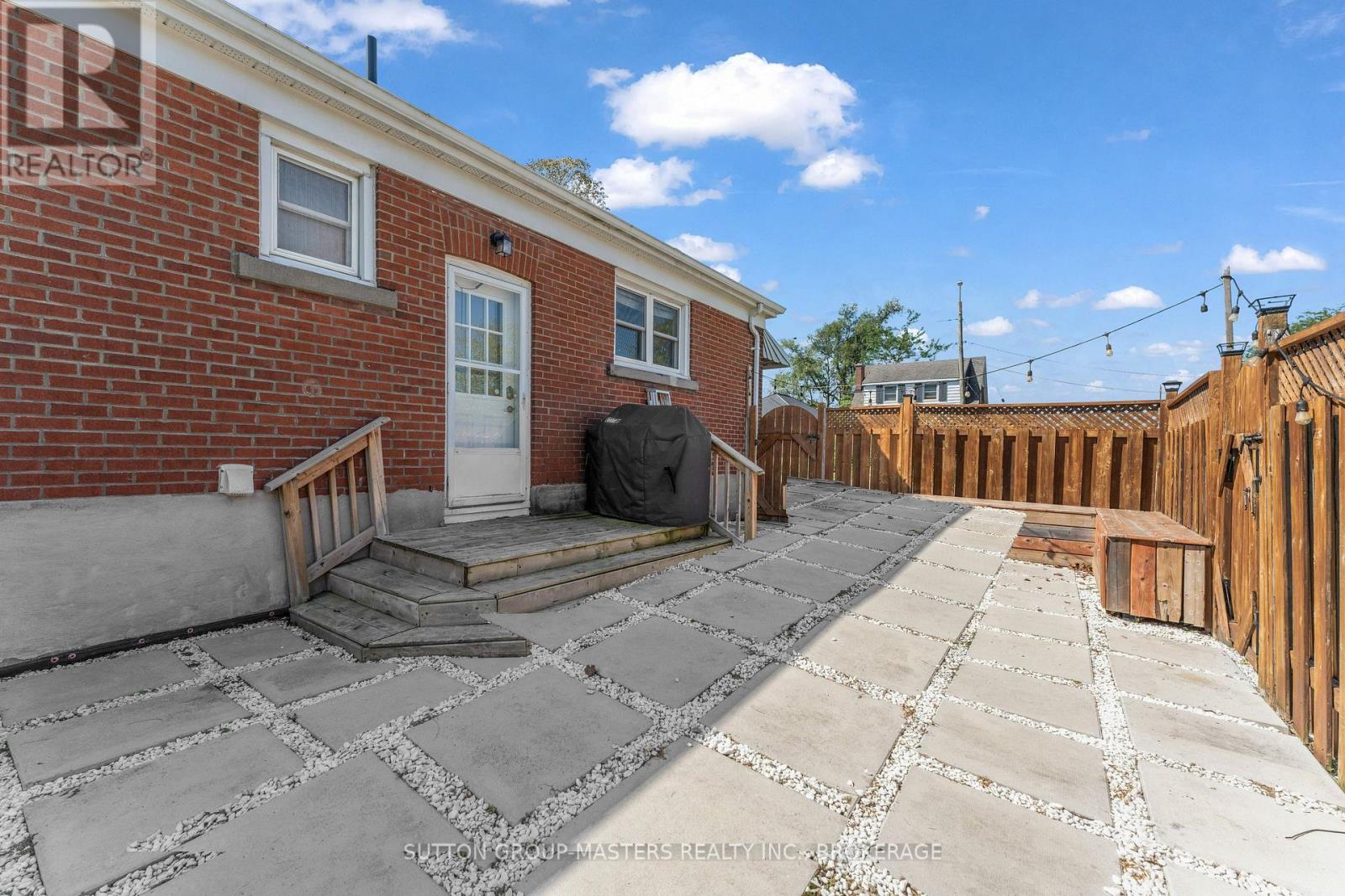 945 Victoria Street Property Photo 30