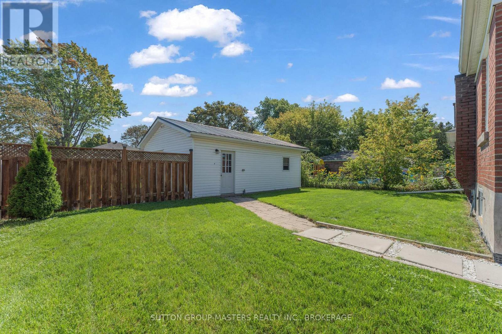 945 Victoria Street Property Photo 31