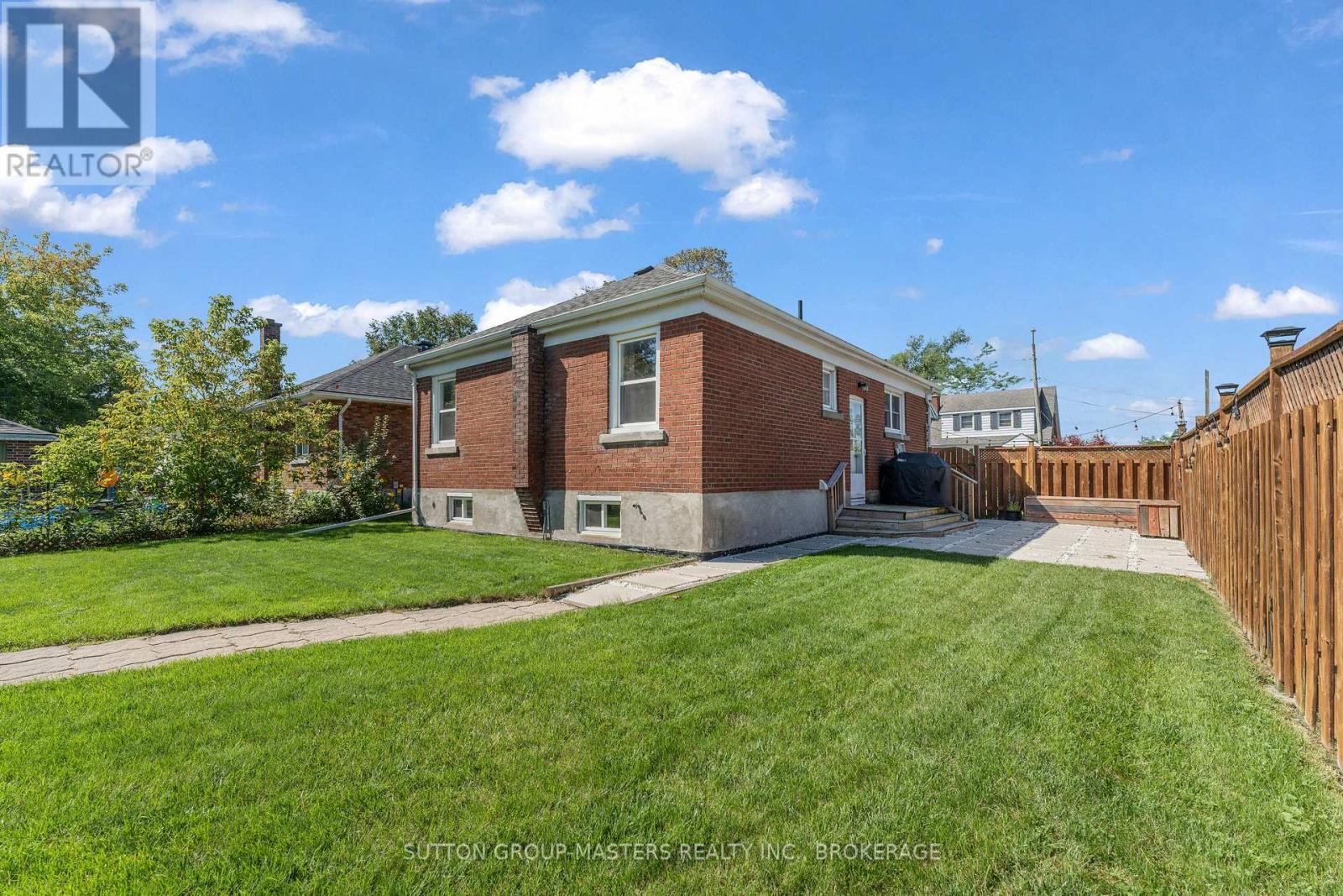 945 Victoria Street Property Photo 32