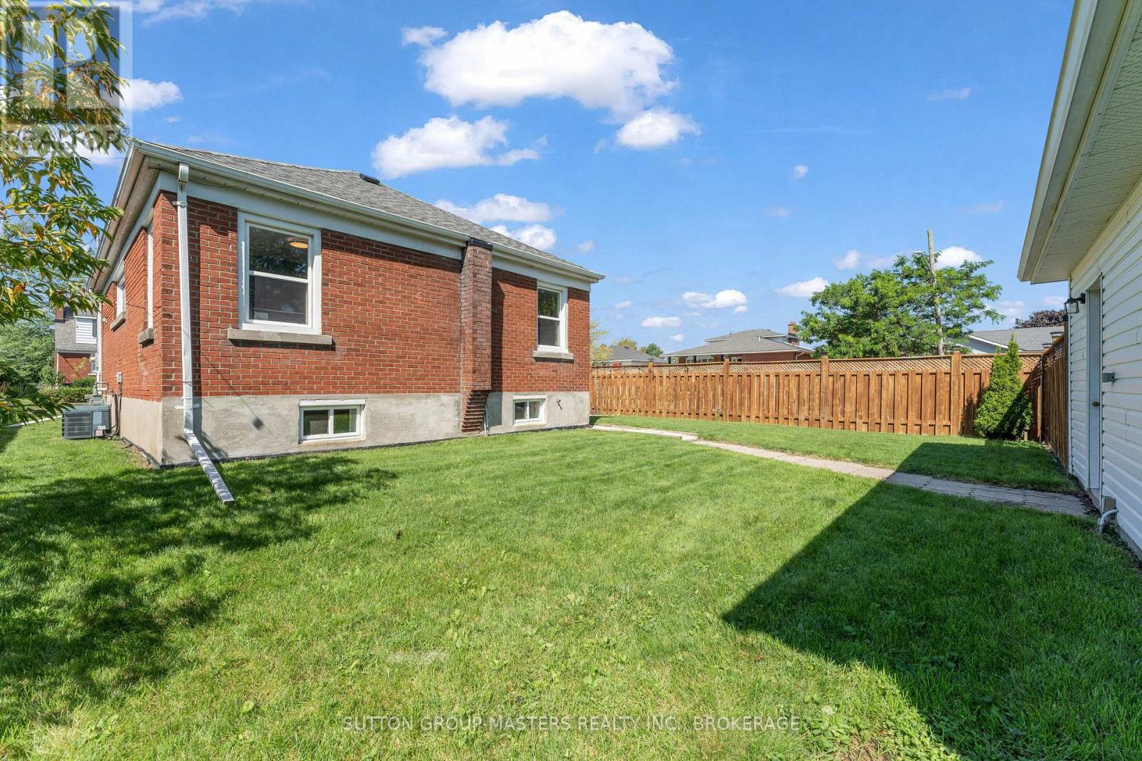 945 Victoria Street Property Photo 33