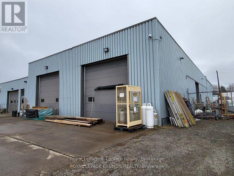 Unit B - 800 Norah Crescent E Property Photo 4