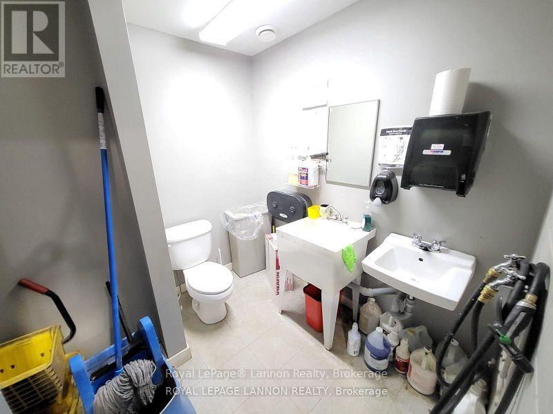 Unit B - 800 Norah Crescent E Property Photo 23