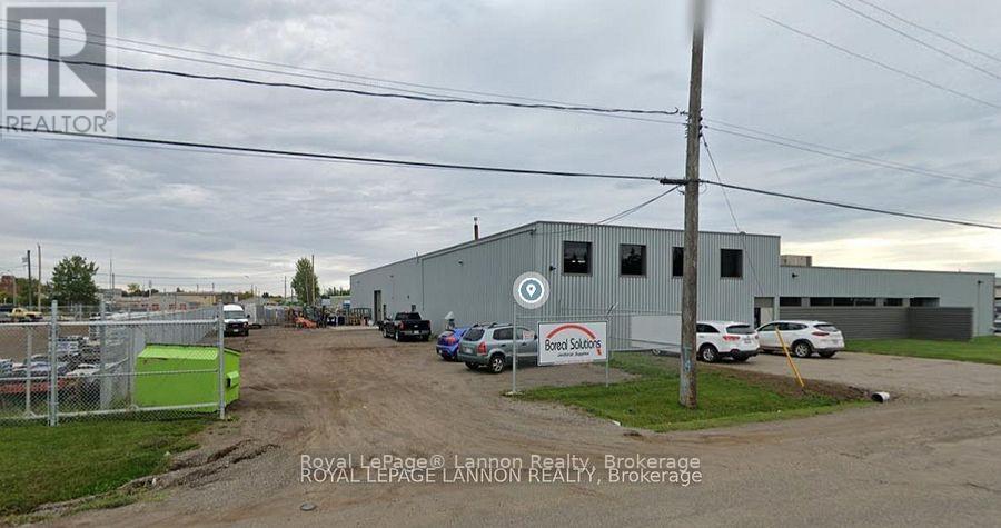 Unit B - 800 Norah Crescent E Property Photo 28