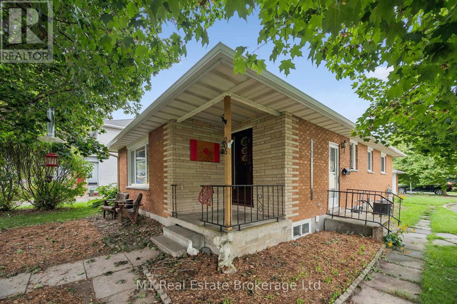 205 Albert Street Property Photo 3