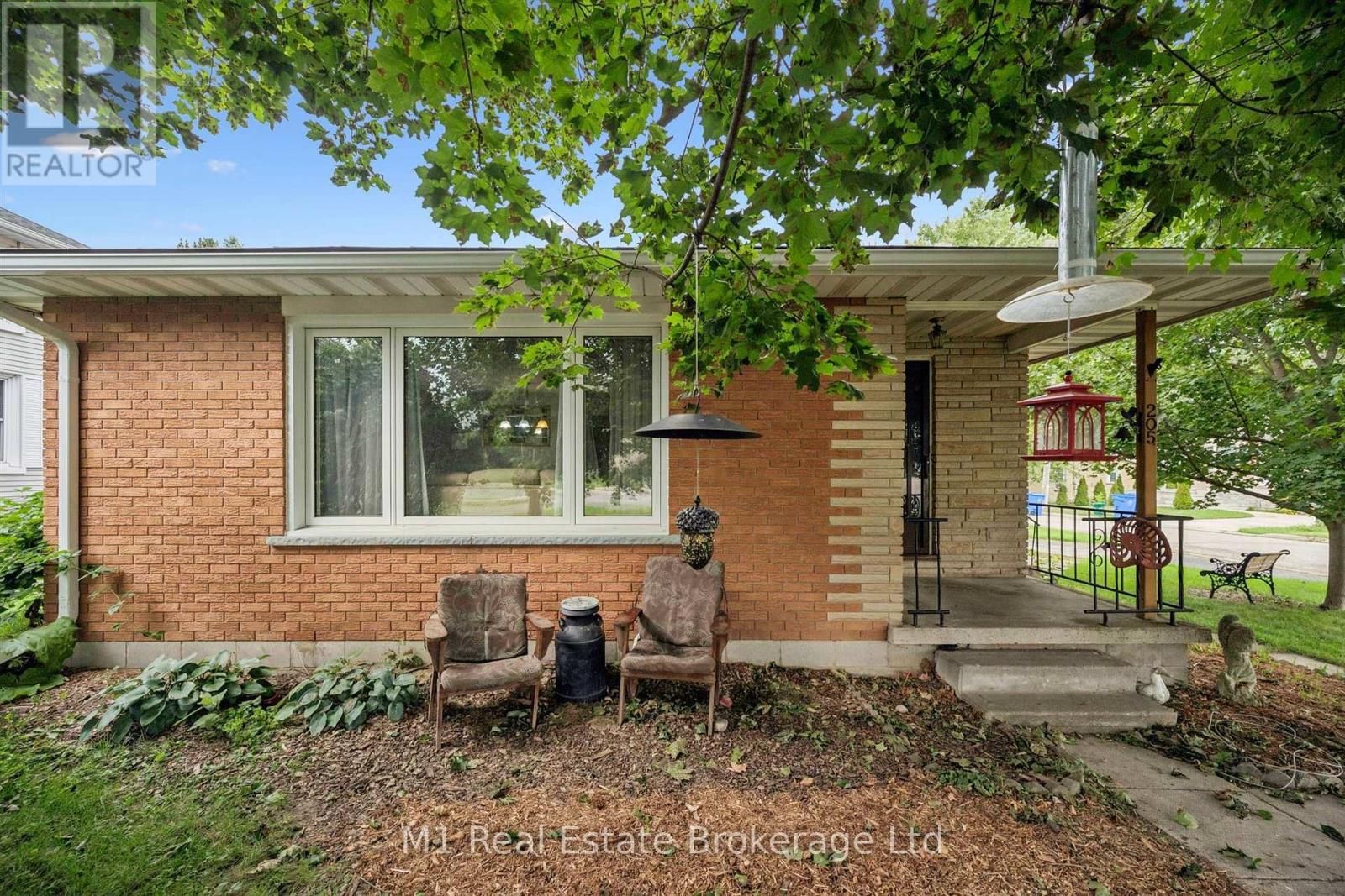 205 Albert Street Property Photo 4
