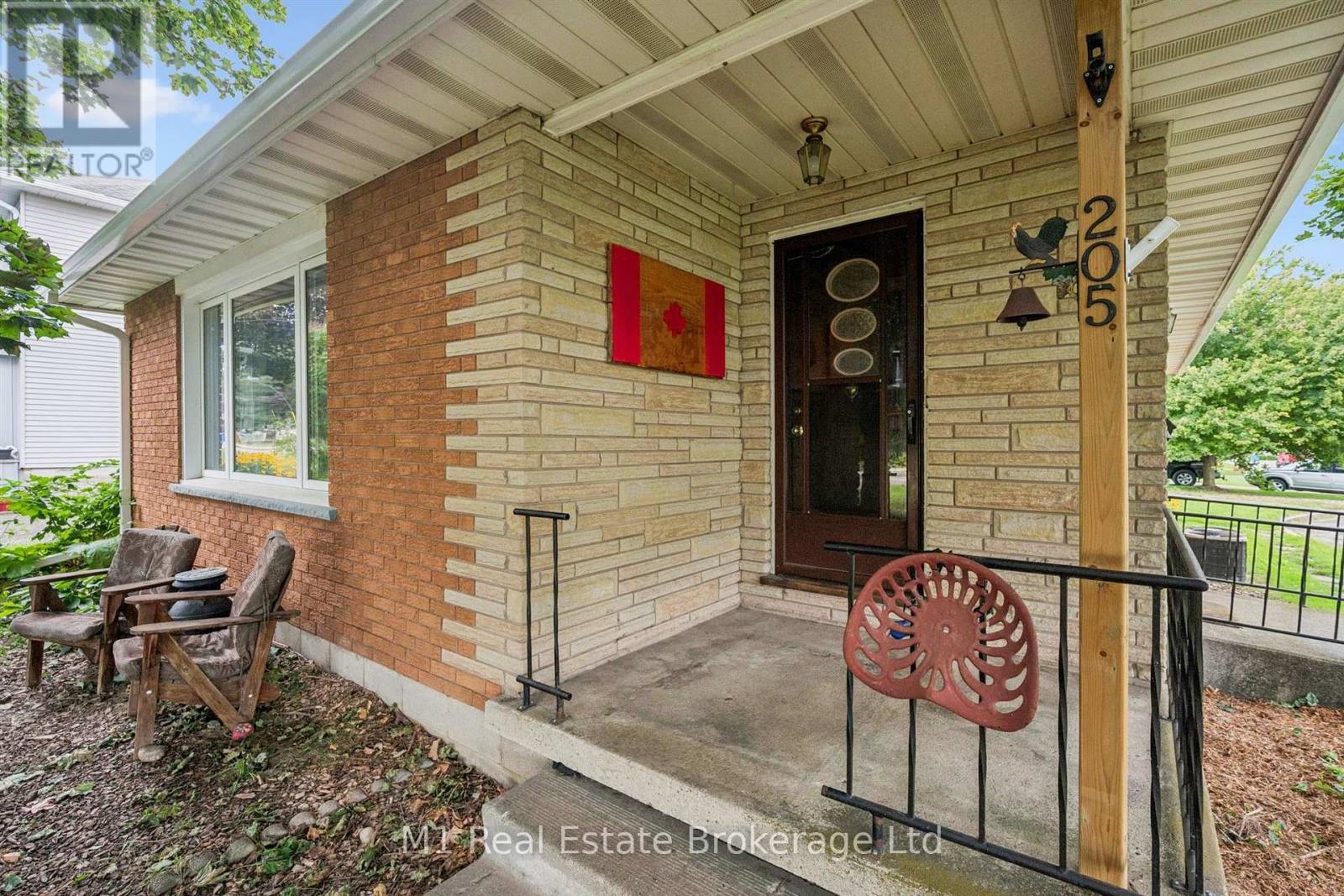 205 Albert Street Property Photo 5