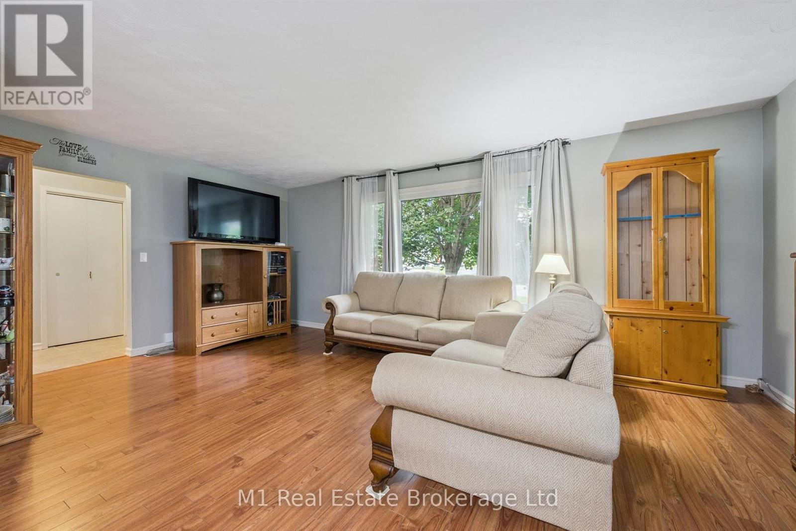 205 Albert Street Property Photo 8