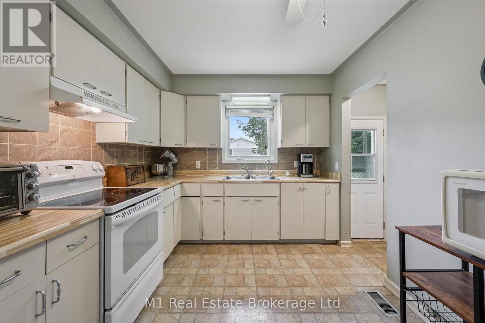 205 Albert Street Property Photo 10