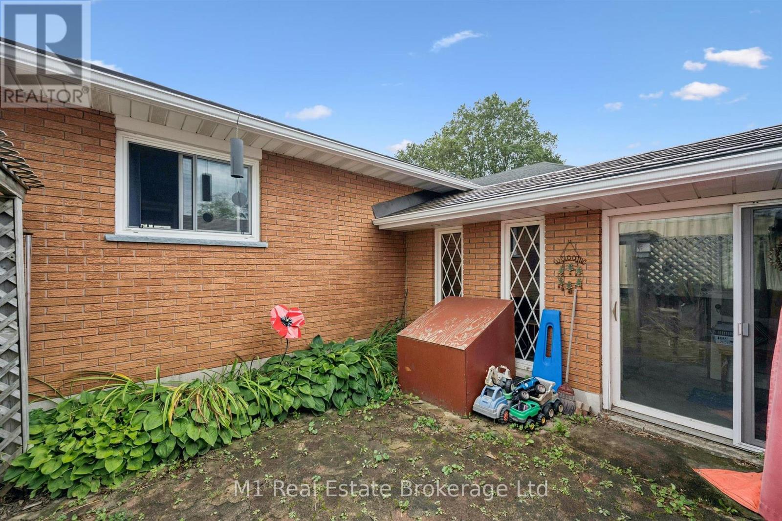 205 Albert Street Property Photo 25