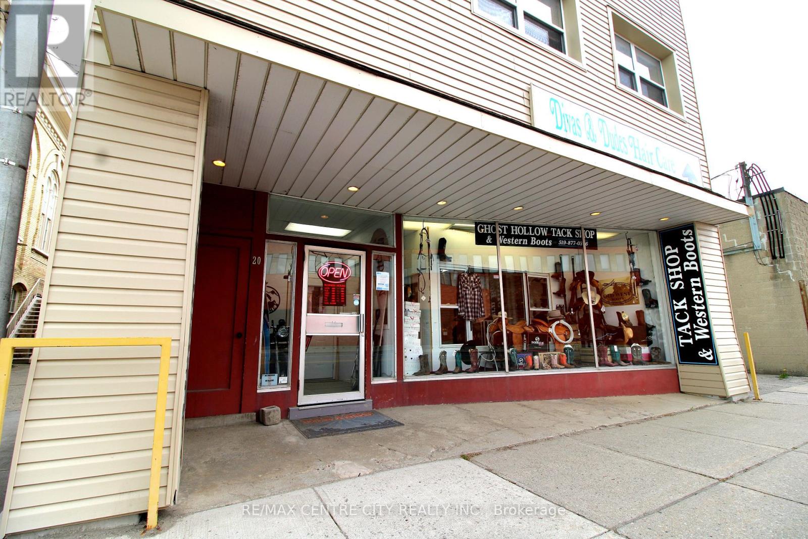 20 John Street S Property Photo 3