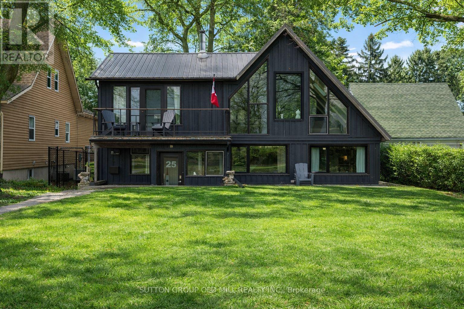 25 Lakeshore Road W Property Photo 1