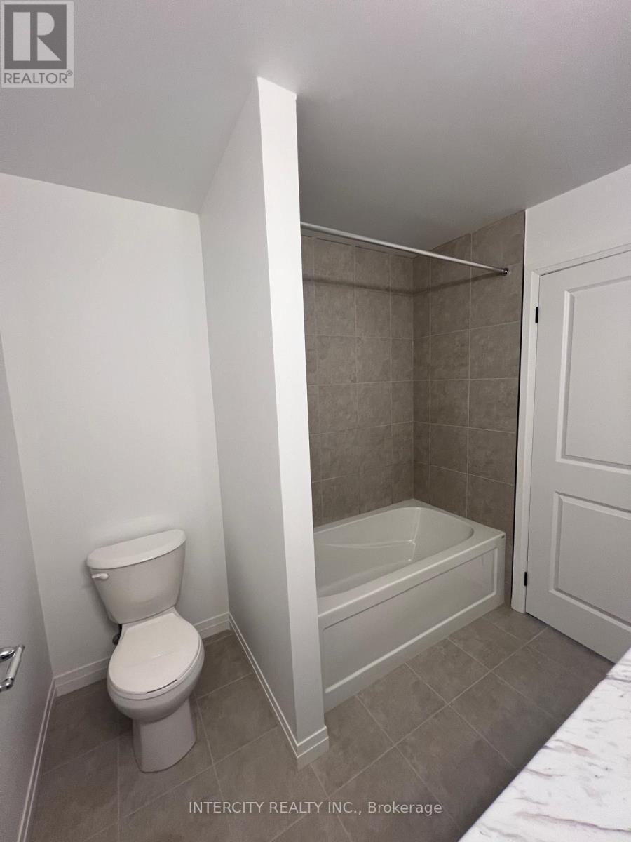 81 Queensbrook Crescent Property Photo 10