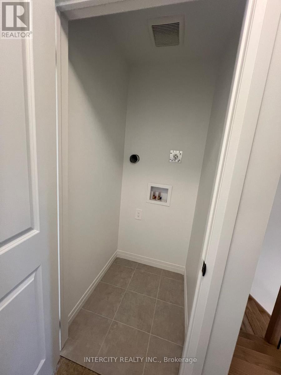 81 Queensbrook Crescent Property Photo 11