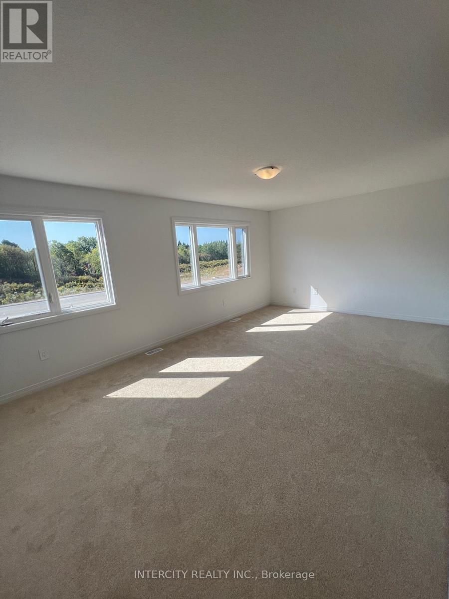 81 Queensbrook Crescent Property Photo 12