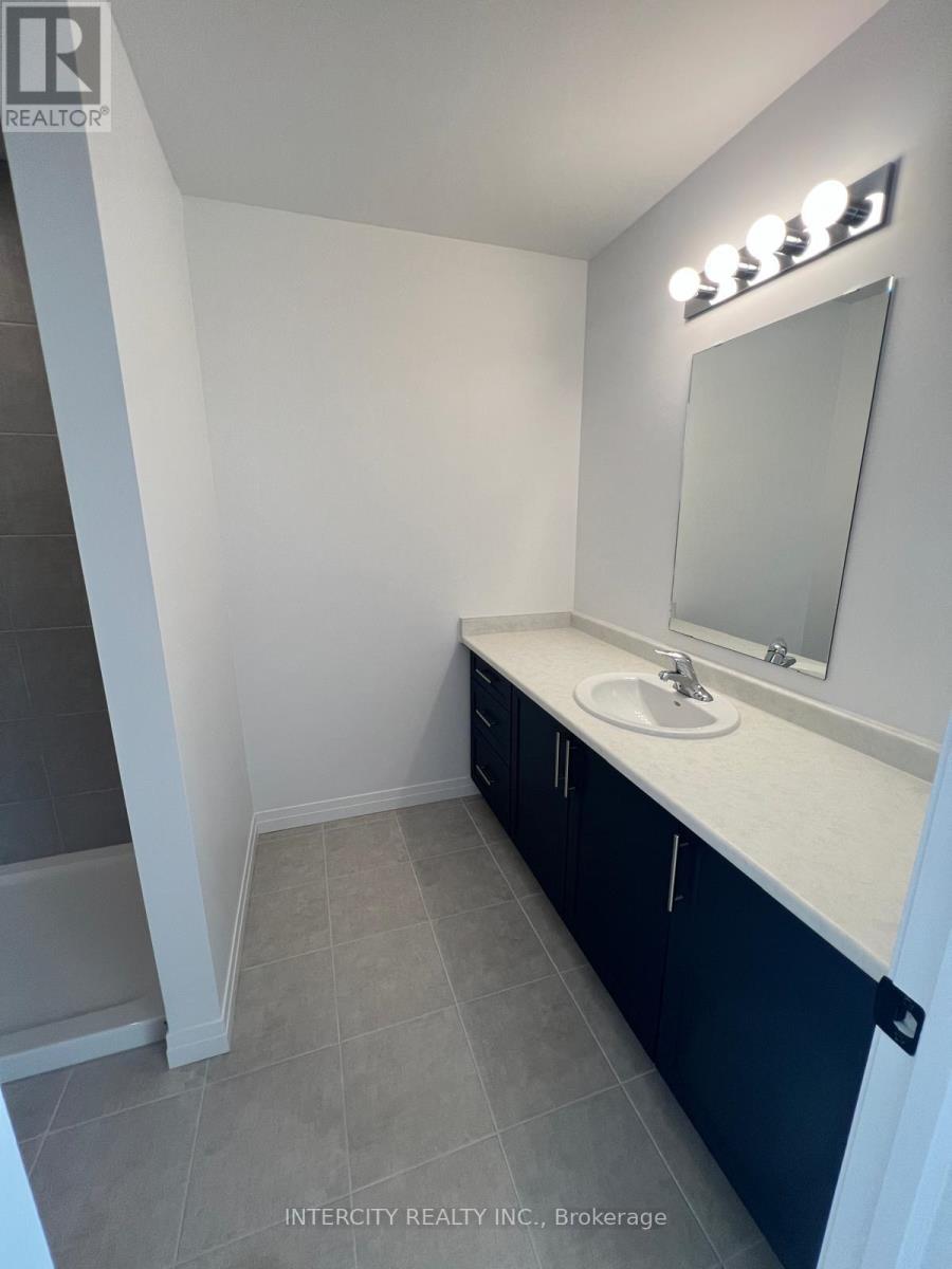 81 Queensbrook Crescent Property Photo 15