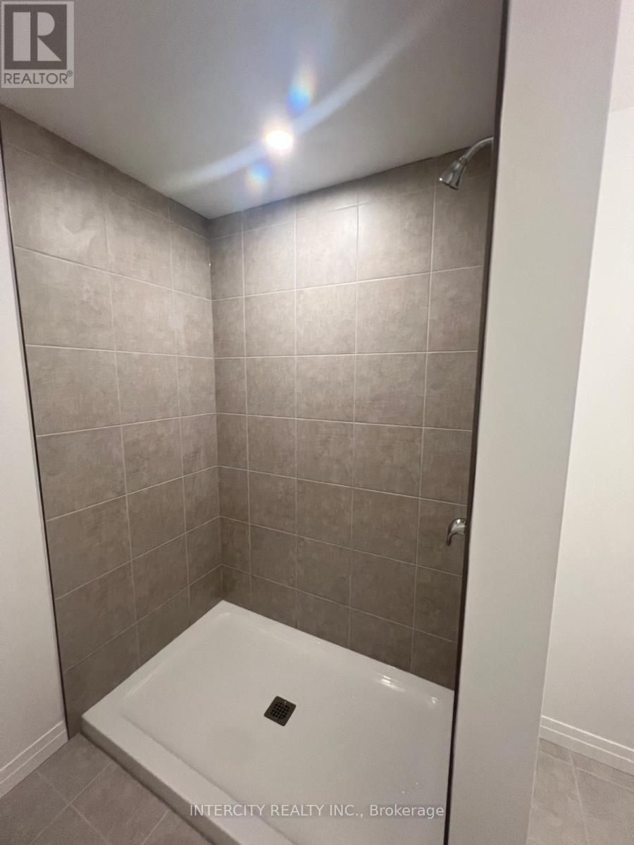 81 Queensbrook Crescent Property Photo 16
