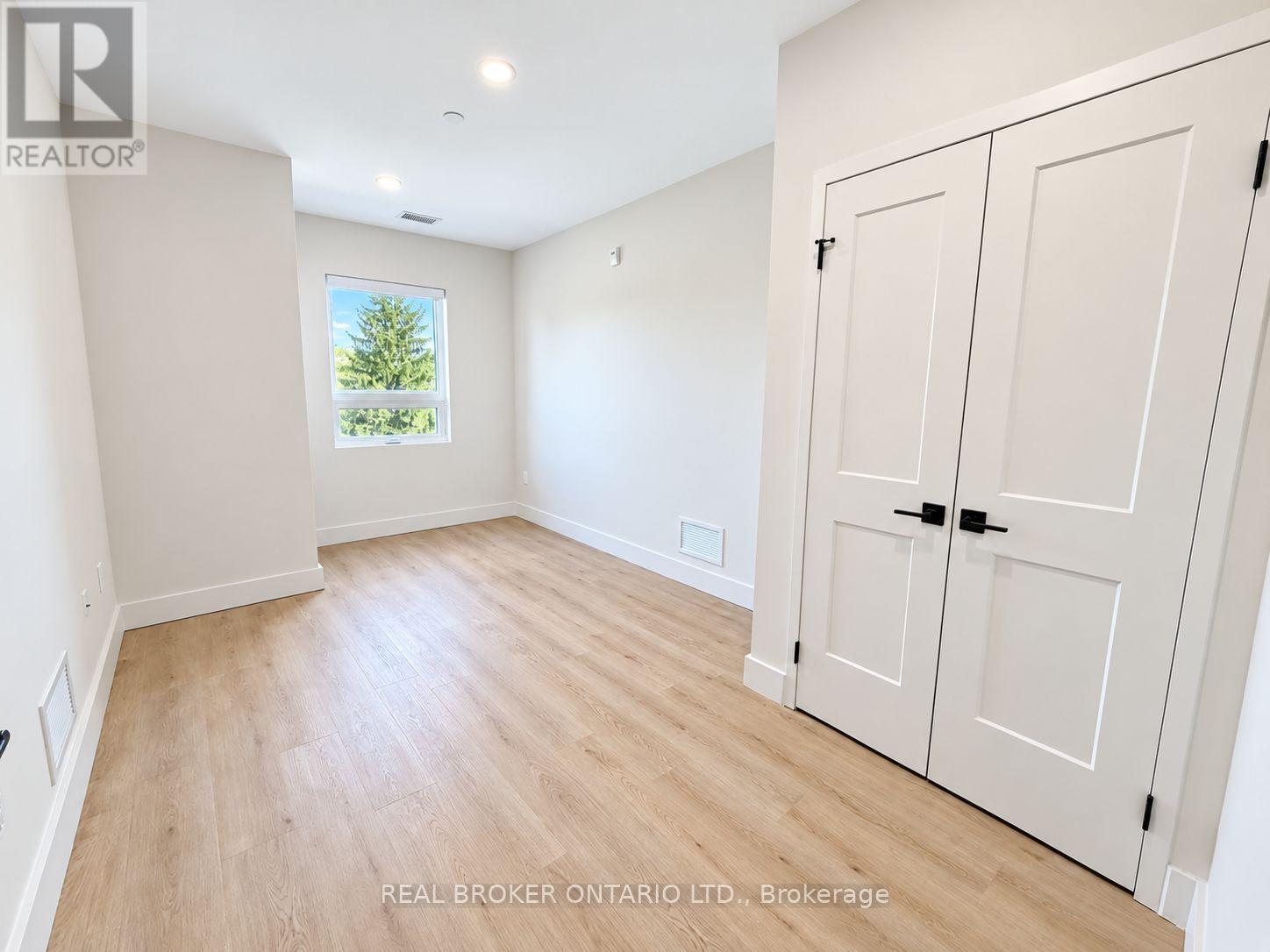 405 - 8 Hutt Lane Property Photo 17