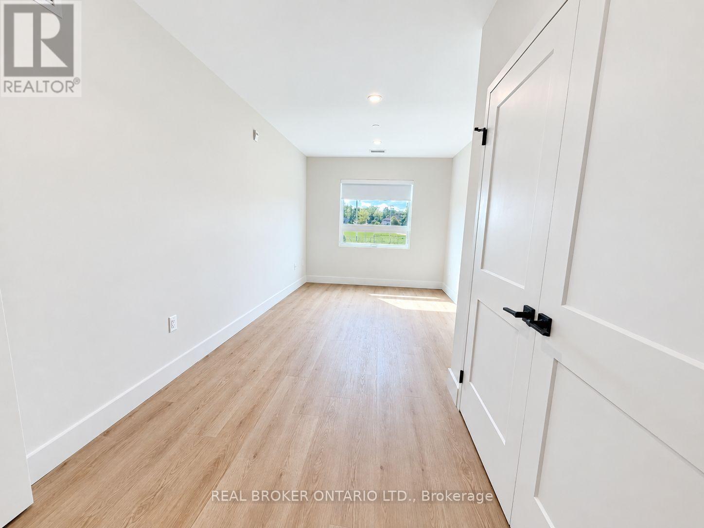 504 - 8 Hutt Lane Property Photo 8