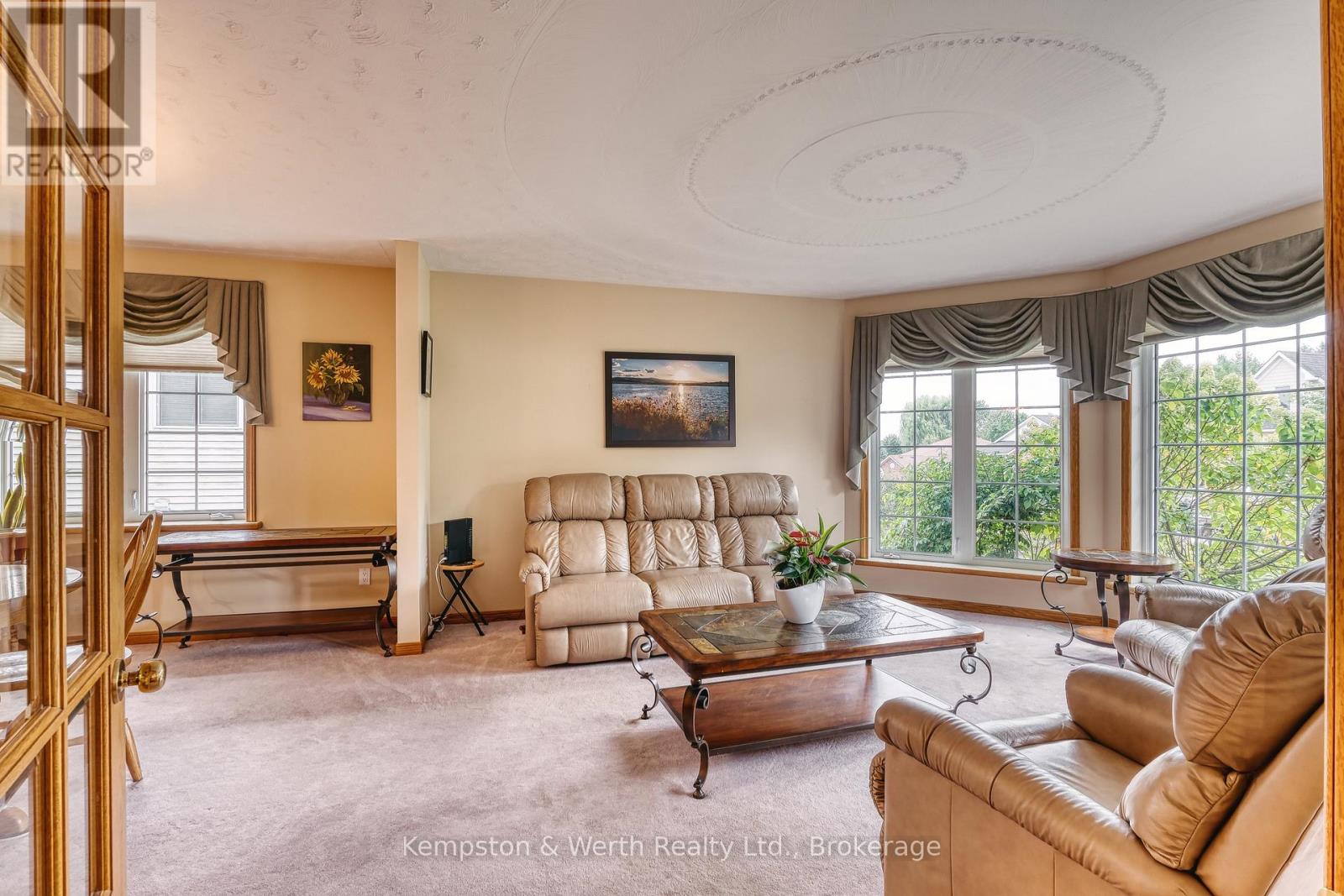 21 Queen Street Property Photo 9