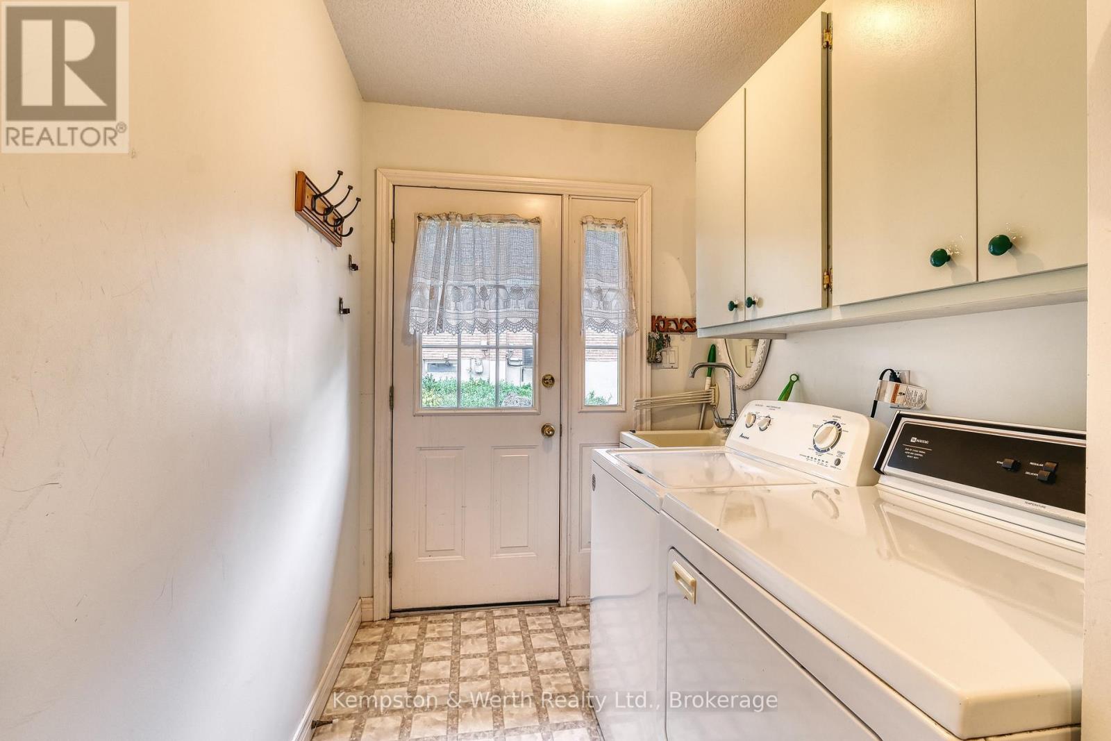 21 Queen Street Property Photo 22