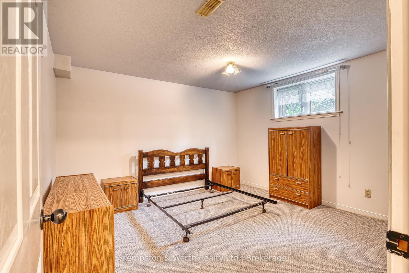 21 Queen Street Property Photo 34