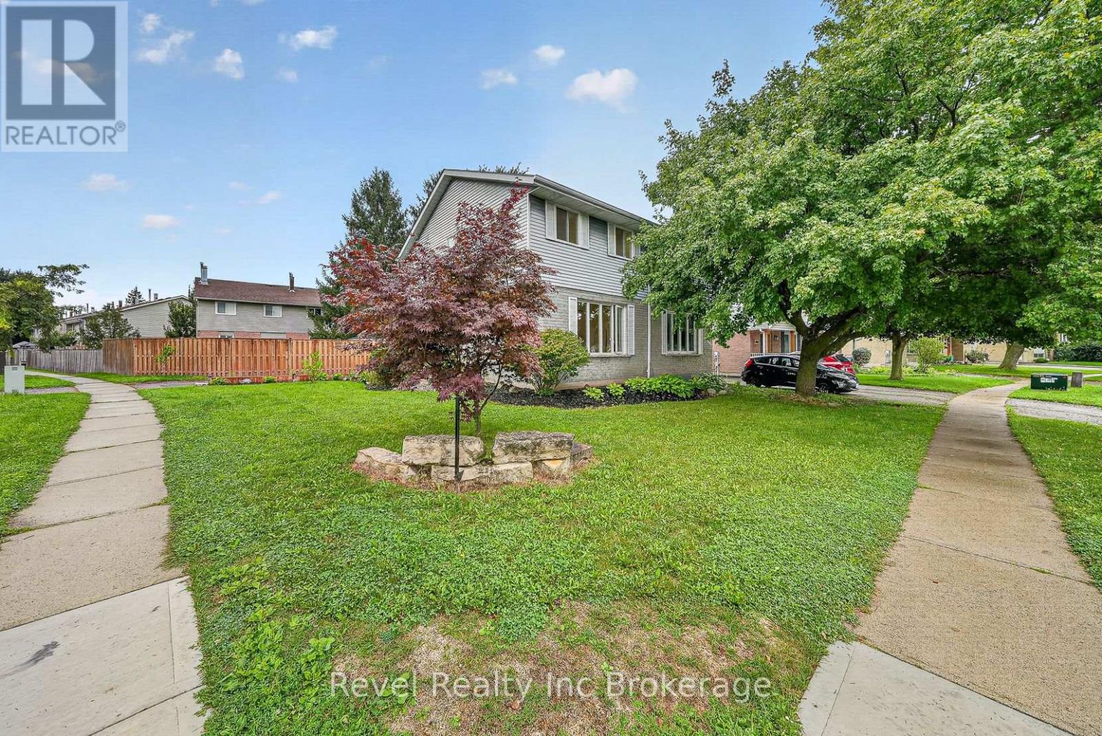 995 Cree Avenue Property Photo 2