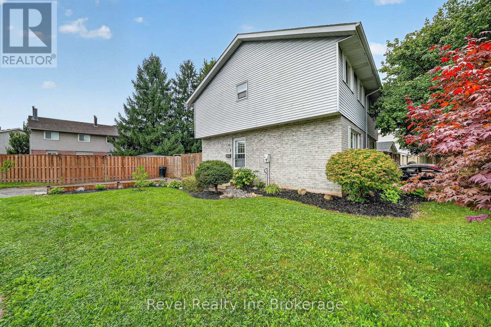 995 Cree Avenue Property Photo 5
