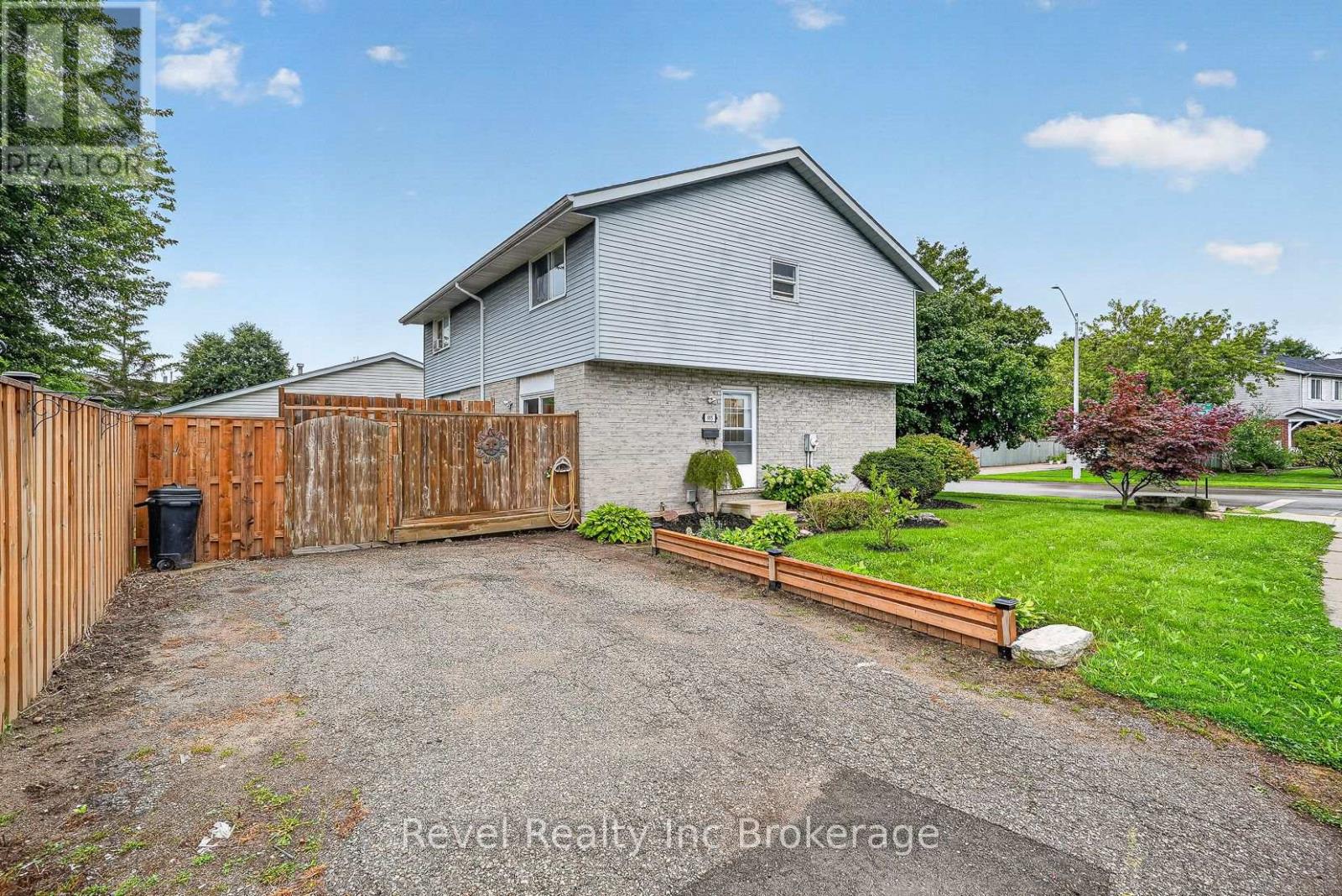 995 Cree Avenue Property Photo 6