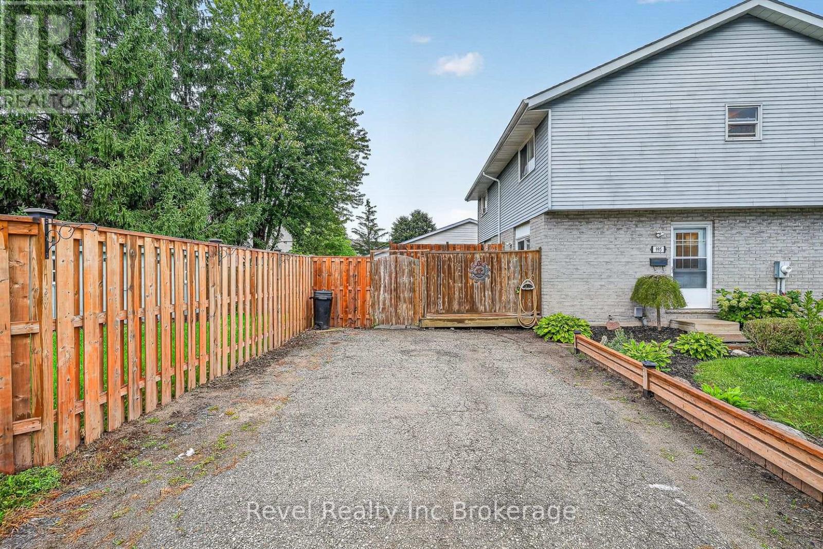 995 Cree Avenue Property Photo 8