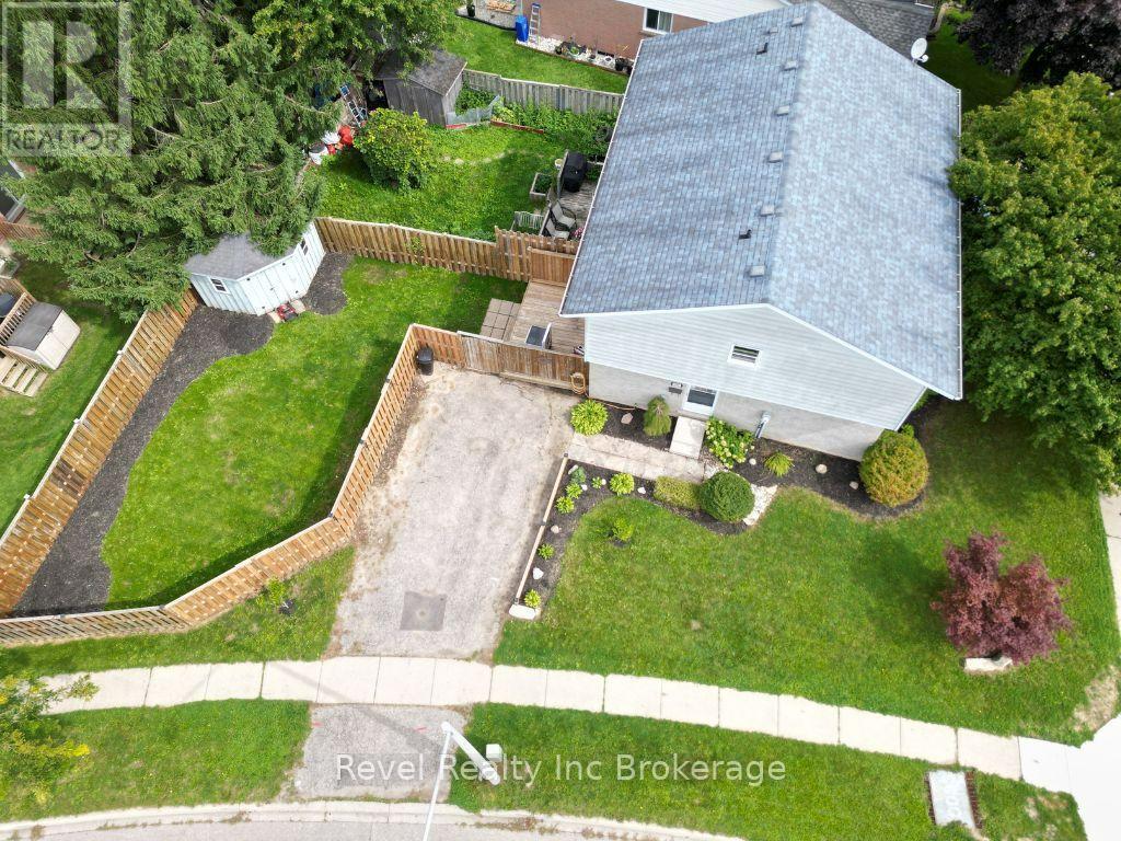 995 Cree Avenue Property Photo 9
