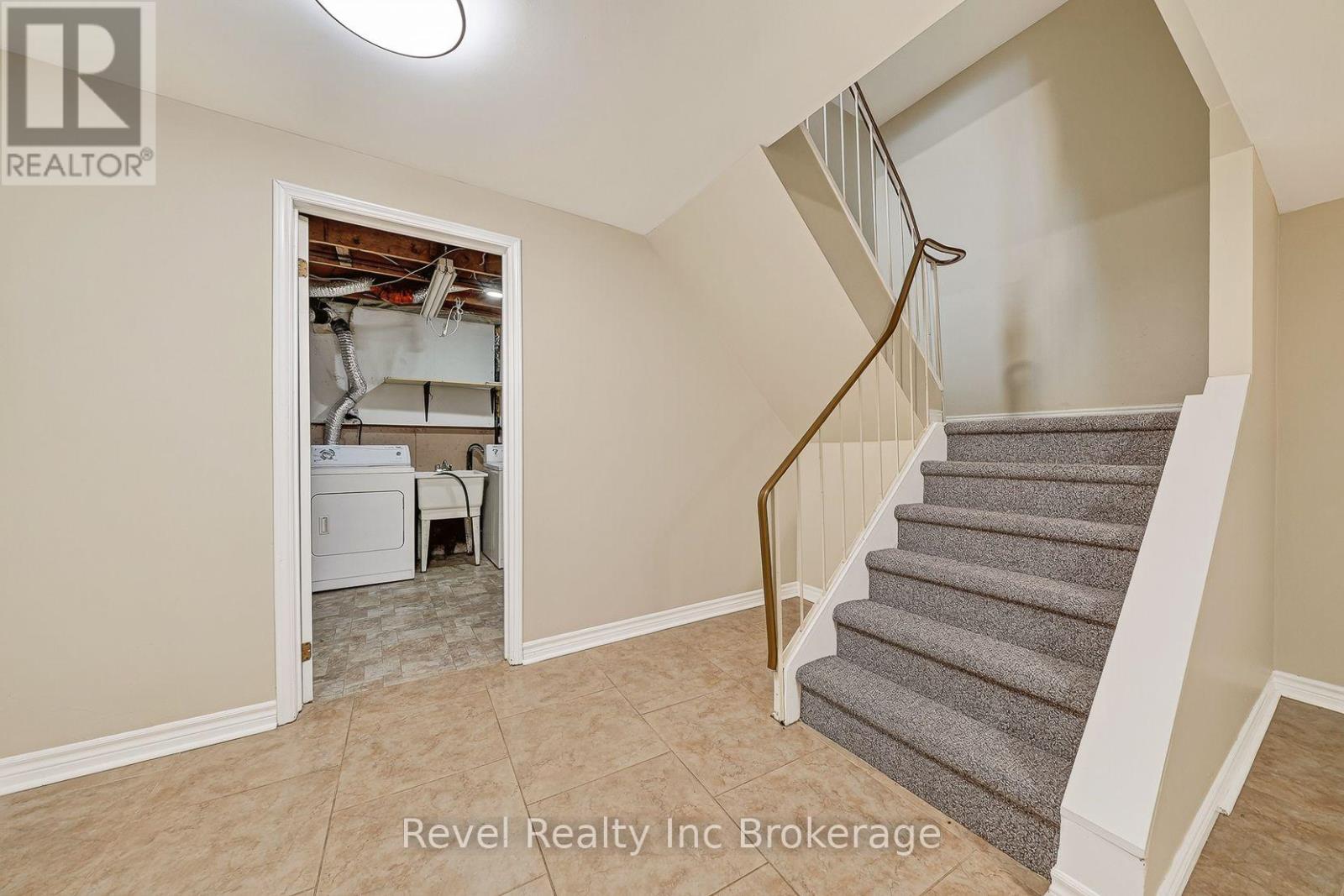 995 Cree Avenue Property Photo 32