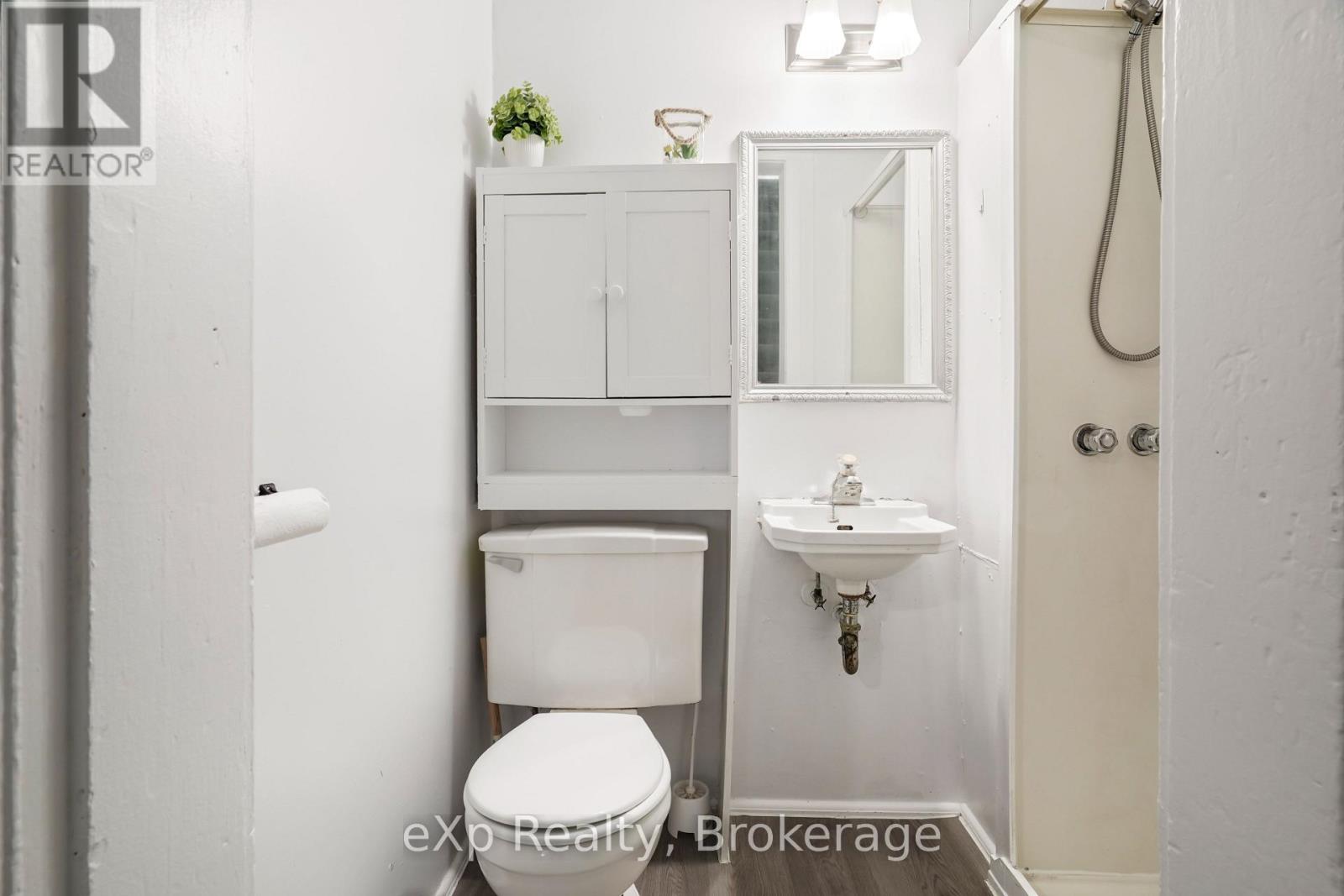 67 Railway Street Property Photo 5
