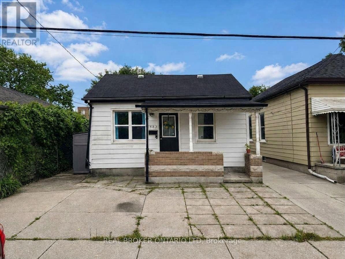 563 South Street S Property Photo 1