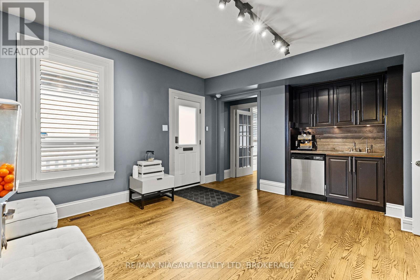 196 King Street Property Photo 6