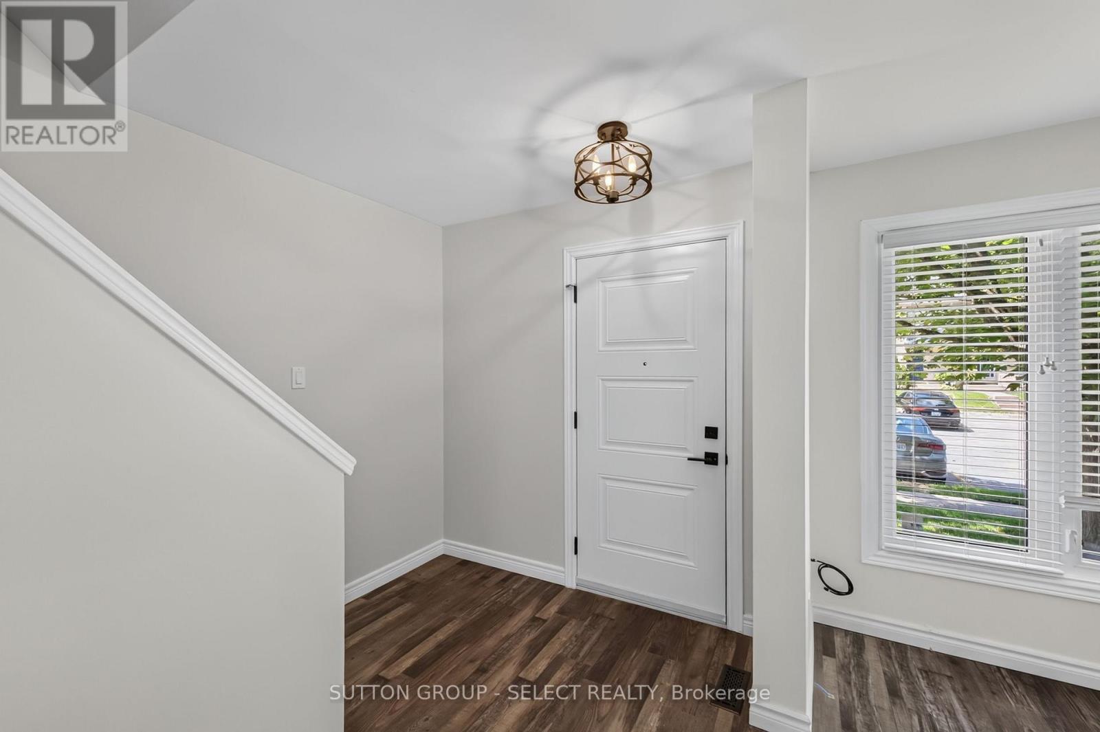 8 - 925 Lawson Road Property Photo 3
