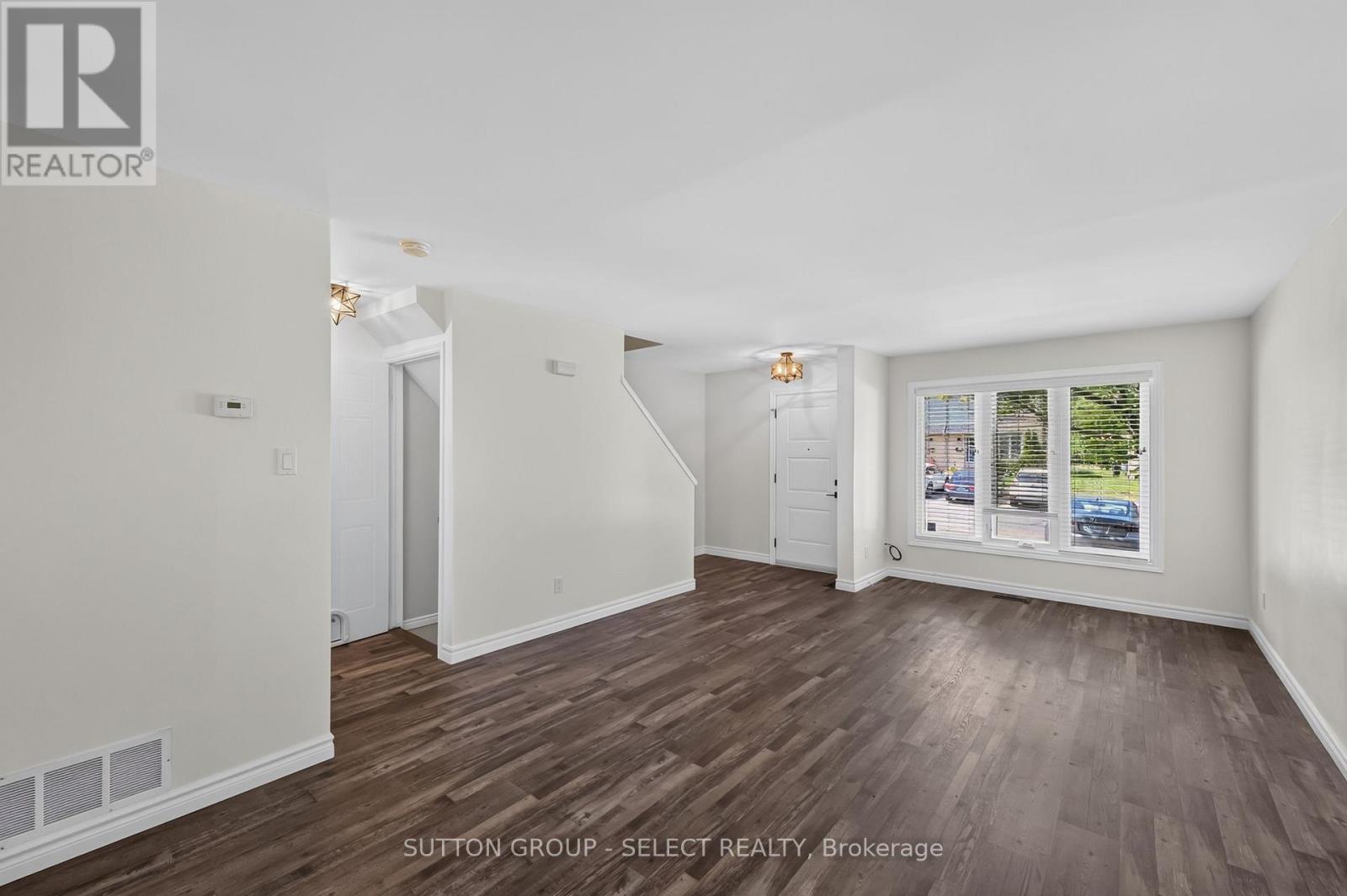 8 - 925 Lawson Road Property Photo 4